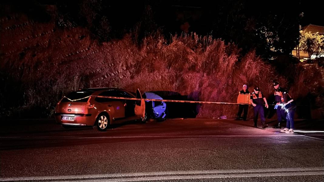 Karayolu savaş alanına döndü! 4 ölü, 11 yaralı 3